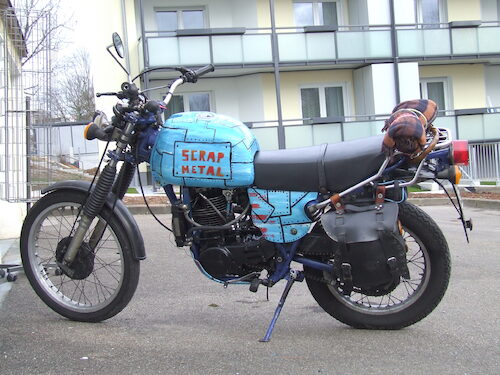 Cartoon: XT 500 Yamaha SCRAP METAL (medium) by skätschup tagged guter,kick,lockere,fahrt,sicherheit,immer,als,erstes