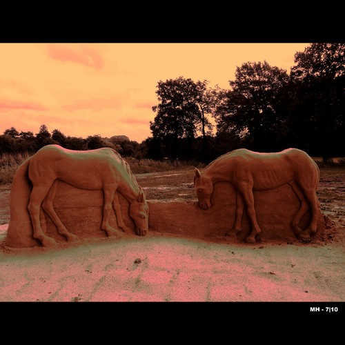 Cartoon: MH - The Grazing Horses (medium) by MoArt Rotterdam tagged horses,paarden,grazing,grazen,zandsculpturenhoensbroek,hoensbroek,kasteelhoensbroek,zandsculpturenfestival2010,zandsculptuur,sand,sandsculpture,zuidlimburg